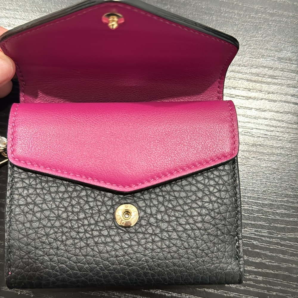 Authentic Dior wallet NWT,this wallet is perfect and lightweight. - Picture 4 of 7